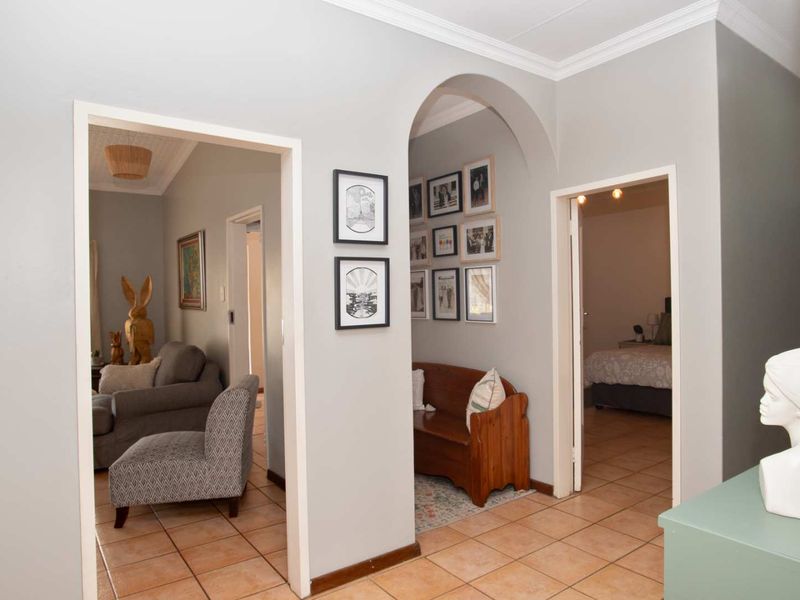 STYLISH FAMILY HOME WITH TWO INCOME GENERATING FLATS & ENTERTAINMENT HAVEN - Photo 6