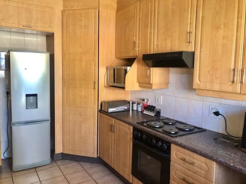 3-Bedroom Home for Sale in Verwoerdpark! - Photo 3