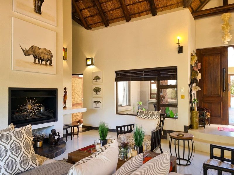 Stunning property in excellent condition with traverse right to Khaya Ndlovu - Photo 9