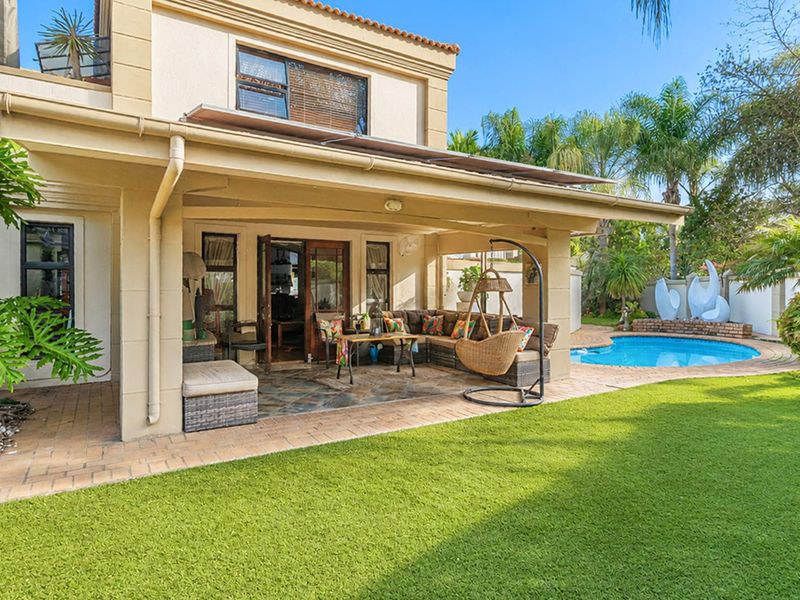 Spacious Family Home with Solar Power & Heated Swimming Pool - Photo 3