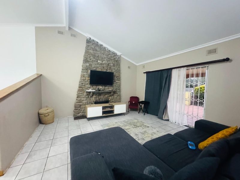 A very lovely 3,5 bedroom is now available to rent as from 1 July 2026 in a safe and secure suburb in Pinetown at Hatton Estate and close local amenities - Photo 3
