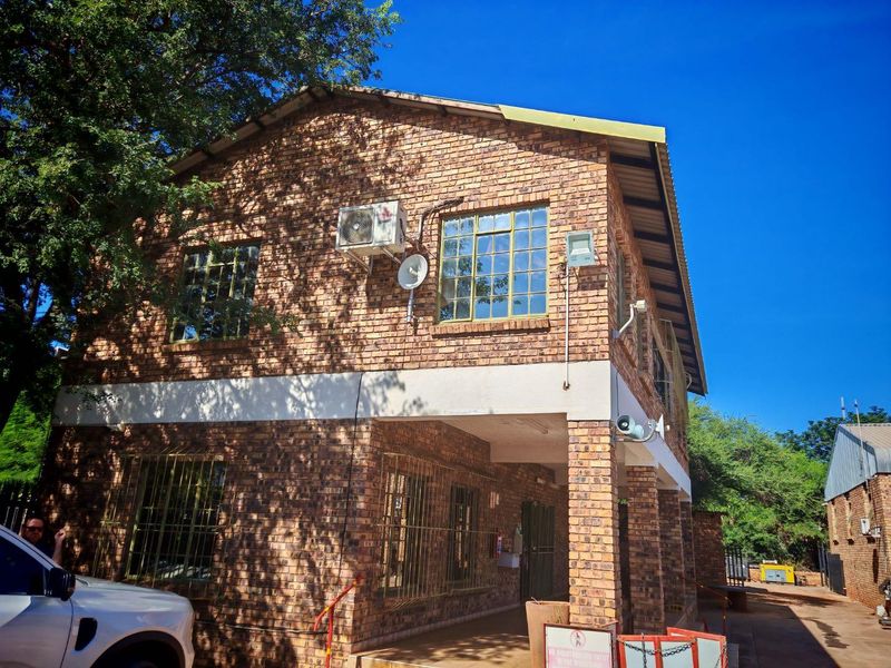 Prime Commercial Property to Rent - Photo 2