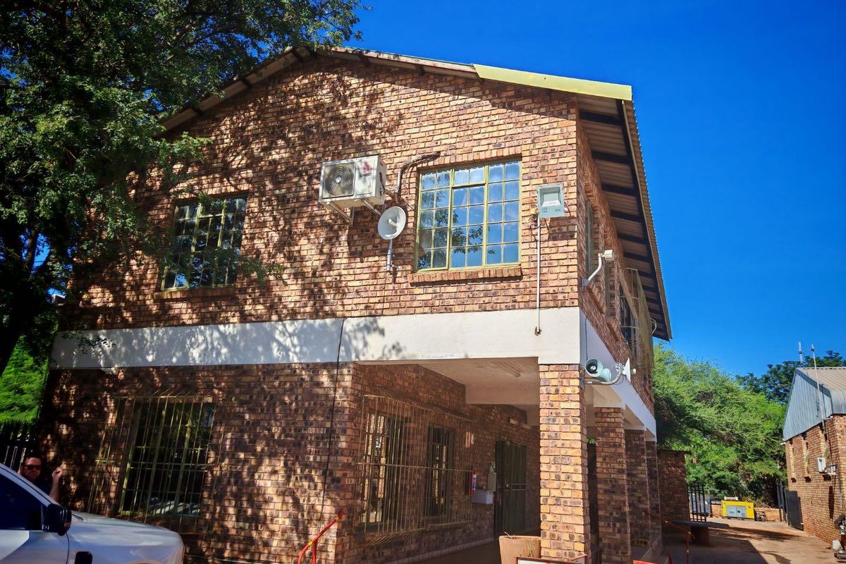 Prime Commercial Property to Rent - Photo 2