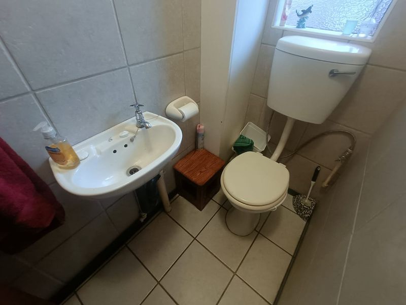 Spacious Duplex for Sale in Established Area of Lyttelton Manor - Photo 10