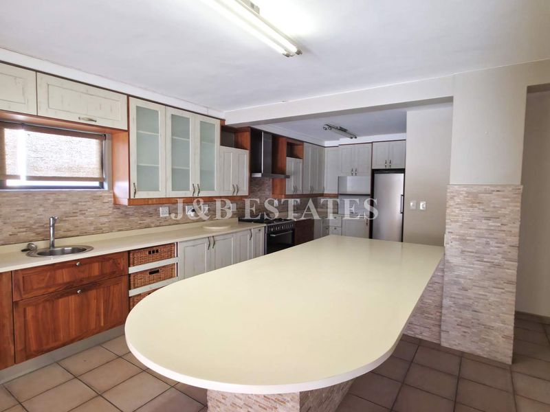 Large Family House For Real Entertainer - Photo 6
