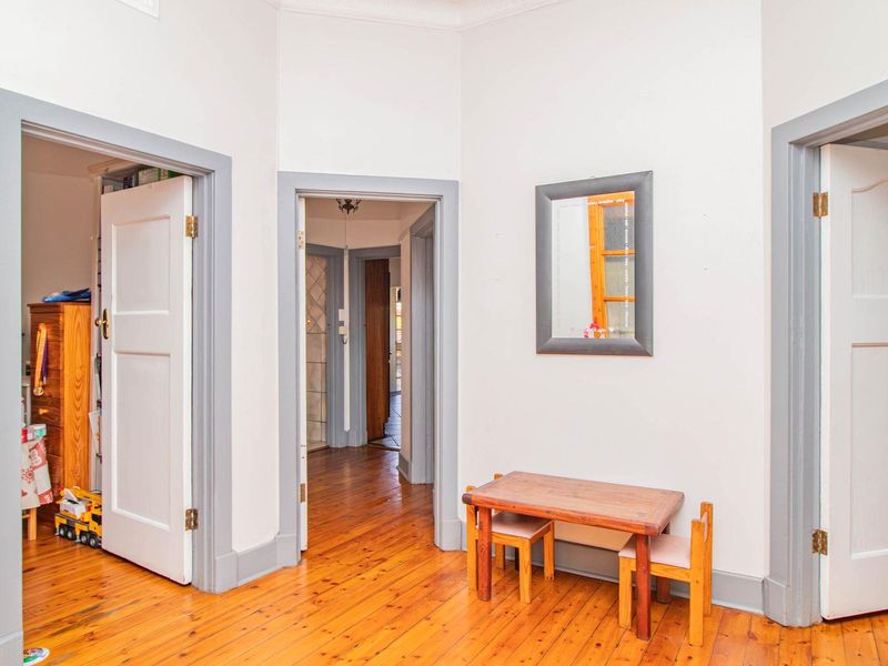 Endless Charm: Stunning Gardens & a Flatlet! - Photo 5