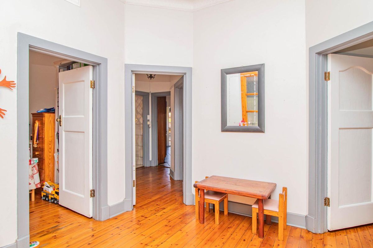 Endless Charm: Stunning Gardens & a Flatlet! - Photo 5