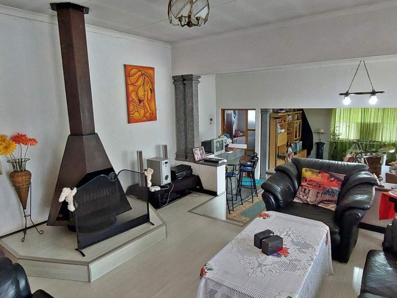 Entertainers Home Requiring TLC - Photo 2