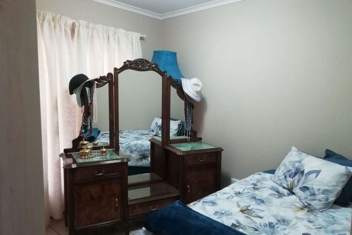 Stunning 3-bedroom townhouse off the grid in an immaculate complex - Photo 5