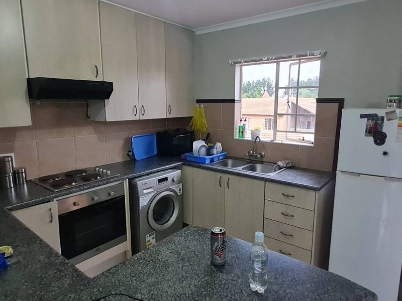 BEAUTIFUL THIRD FLOOR APARTMENT FOR SALE!!!!!! - Photo 2