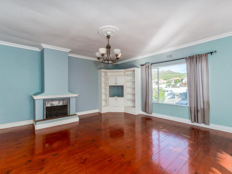 Spacious Family Home with Versatile Living Options in Capri Village - Photo 5