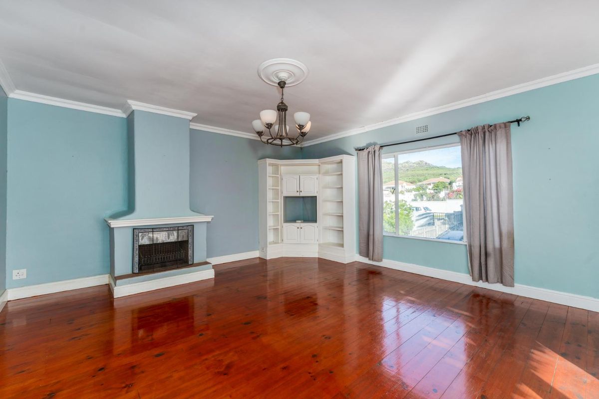 Spacious Family Home with Versatile Living Options in Capri Village - Photo 5