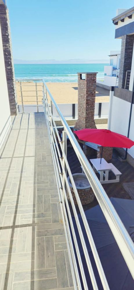 Balcony on the first floor with beach views
