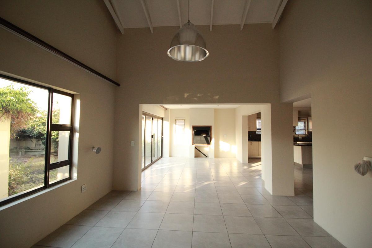 Elegant Family Living in a Quiet Cul-de-Sac | Blue Valley Golf Estate - Photo 2