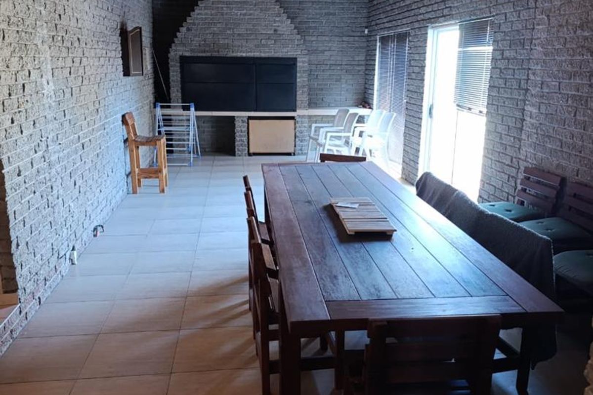 3 BEDROOM WITH 2 BEDROOM FLAT - HENTIESBAY FOR SALE - Photo 3