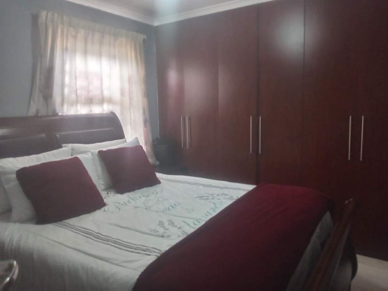 THREE BEDROOM HOUSE TO RENT IN WINDMILL PARK EXT 12 - Photo 8