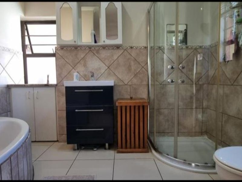 4 Bedroom House for Sale - Photo 10