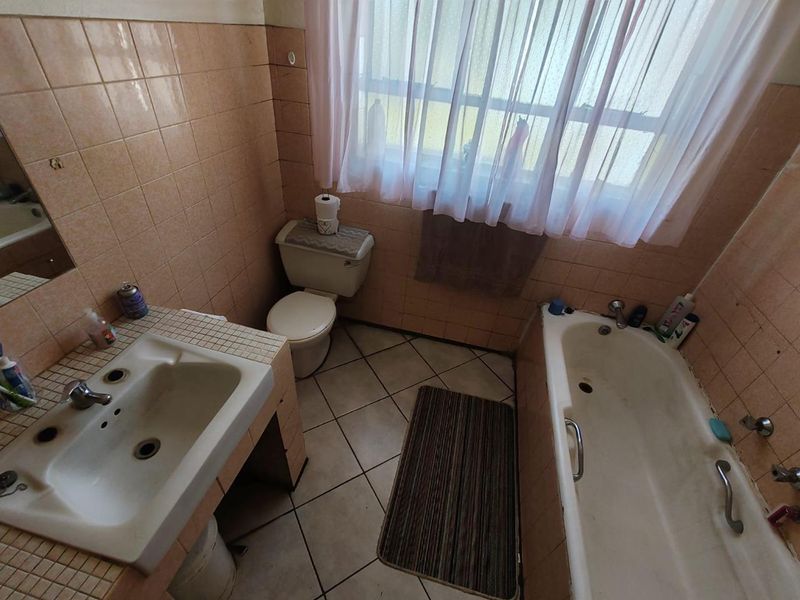 2 Hectare Small-holding with Family Home - Photo 8