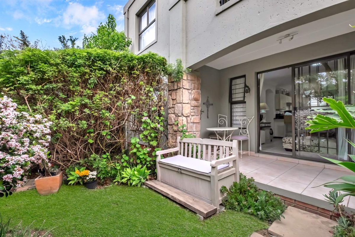 DELIGHTFUL GROUND FLOOR APARTMENT -IN A FABULOUS BROADACRES LOCATION - Photo 2