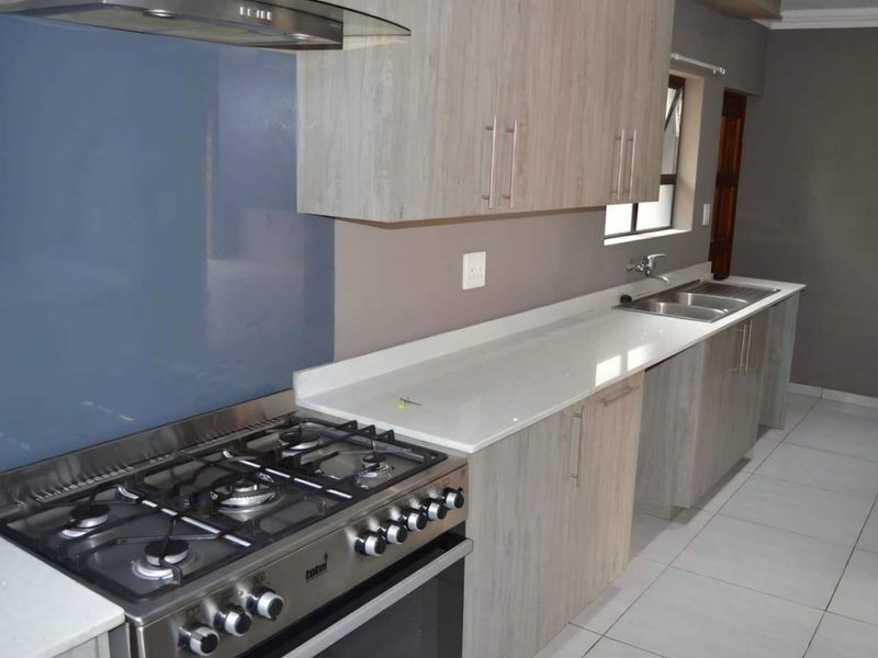 MODERN CLUSTER IN BRACKENHURST - Photo 10