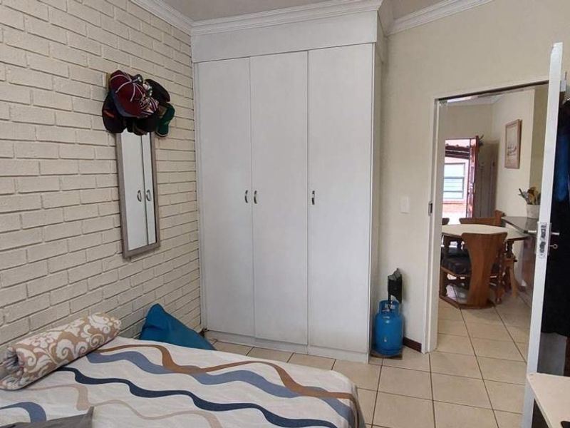 Ground-floor comfort with room for pets and family - Photo 6