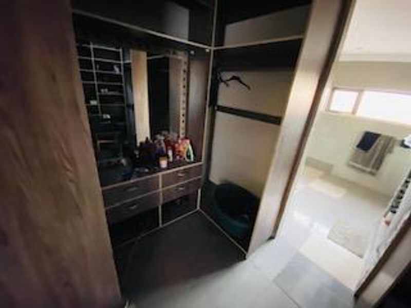 Spacious 6-Bedroom Home with Flat, Triple Garage & Storage – Walvis Bay - Photo 6