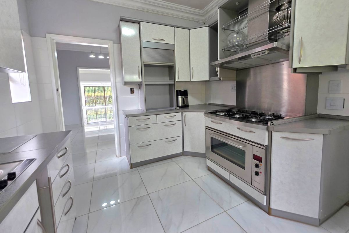 Modern Single-Level Townhouse For Sale in Gillitts! - Photo 4