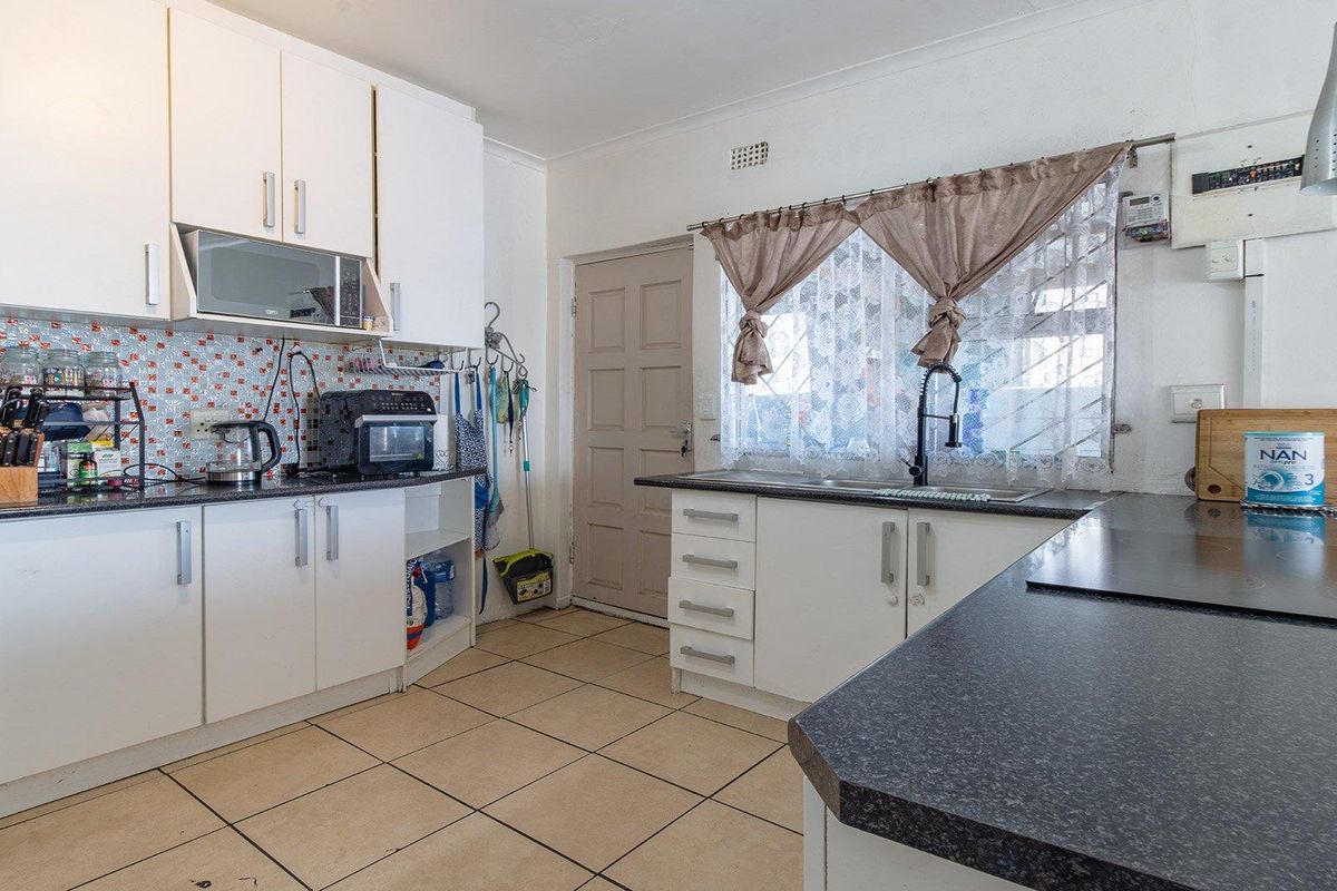 Comfortable Family Living with a Spacious Flatlet - Photo 5
