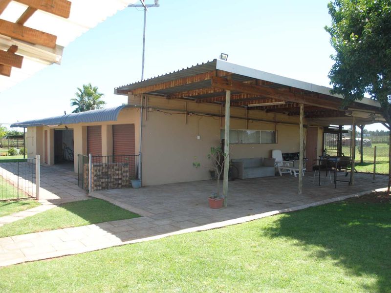 Feast your eyes on this lovely property well suited for Bonafide farming or as an Equestrian property - Photo 3