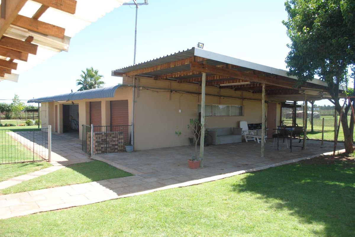 Feast your eyes on this lovely property well suited for Bonafide farming or as an Equestrian property - Photo 3