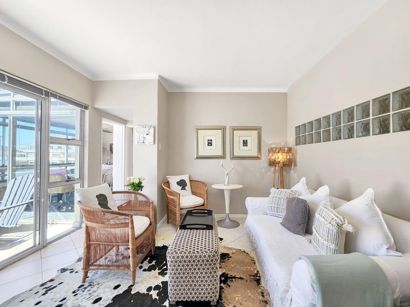 Beachfront bliss from the 7th floor with sea views - Photo 2