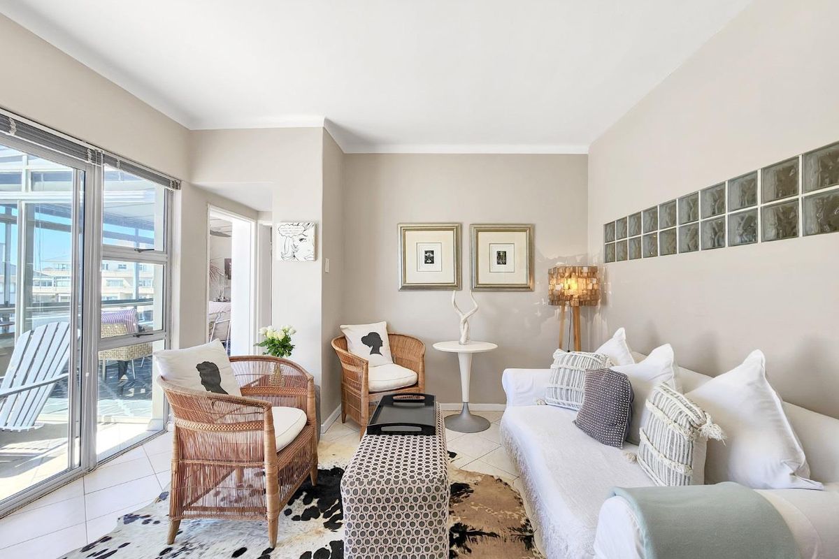 Beachfront bliss from the 7th floor with sea views - Photo 2