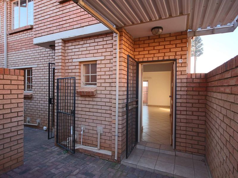 Perfect 3-Bedroom Duplex! - Photo 7