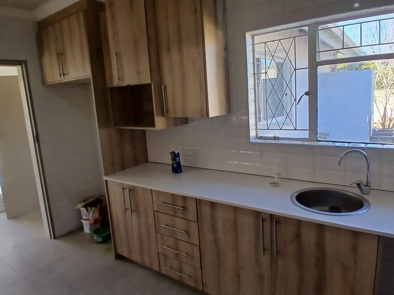 4 Bedroom family home to rent in Pellissier - Photo 2