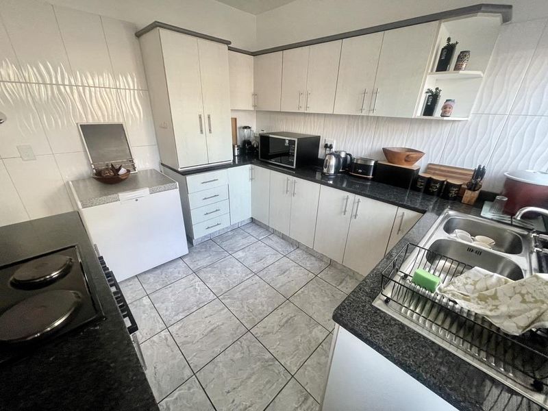 Hendra - Cozy 4 Bedroom Duplex To Rent In La Lucia - Photo 6