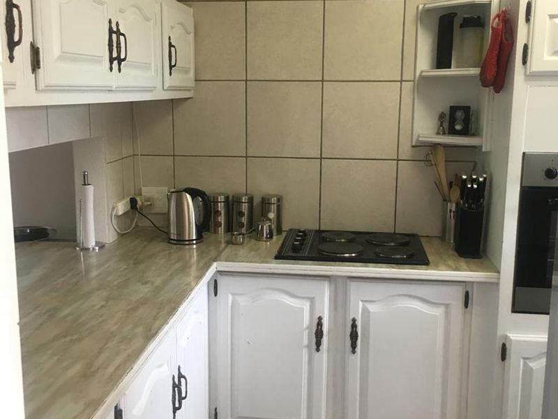 1st floor 3 bedroom apartment in secure complex - Photo 5