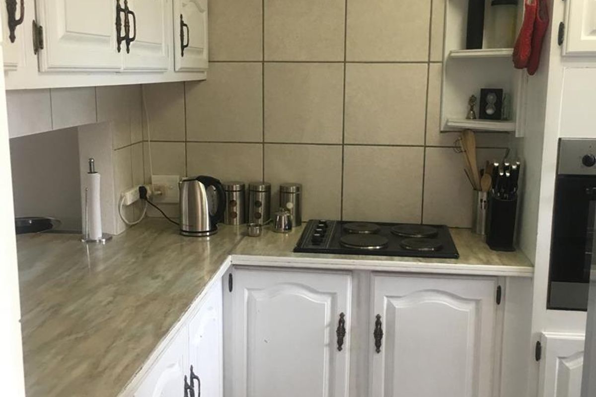 1st floor 3 bedroom apartment in secure complex - Photo 5