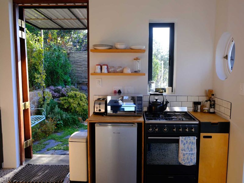 North Facing Fully Furnished Studio Apartment on Fish Hoek Mountain - Photo 5