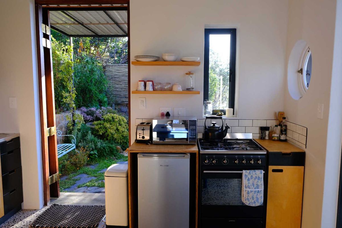 North Facing Fully Furnished Studio Apartment on Fish Hoek Mountain - Photo 5