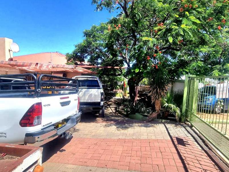 HOUSE FOR SALE IN WINDHOEK NORTH - Photo 2