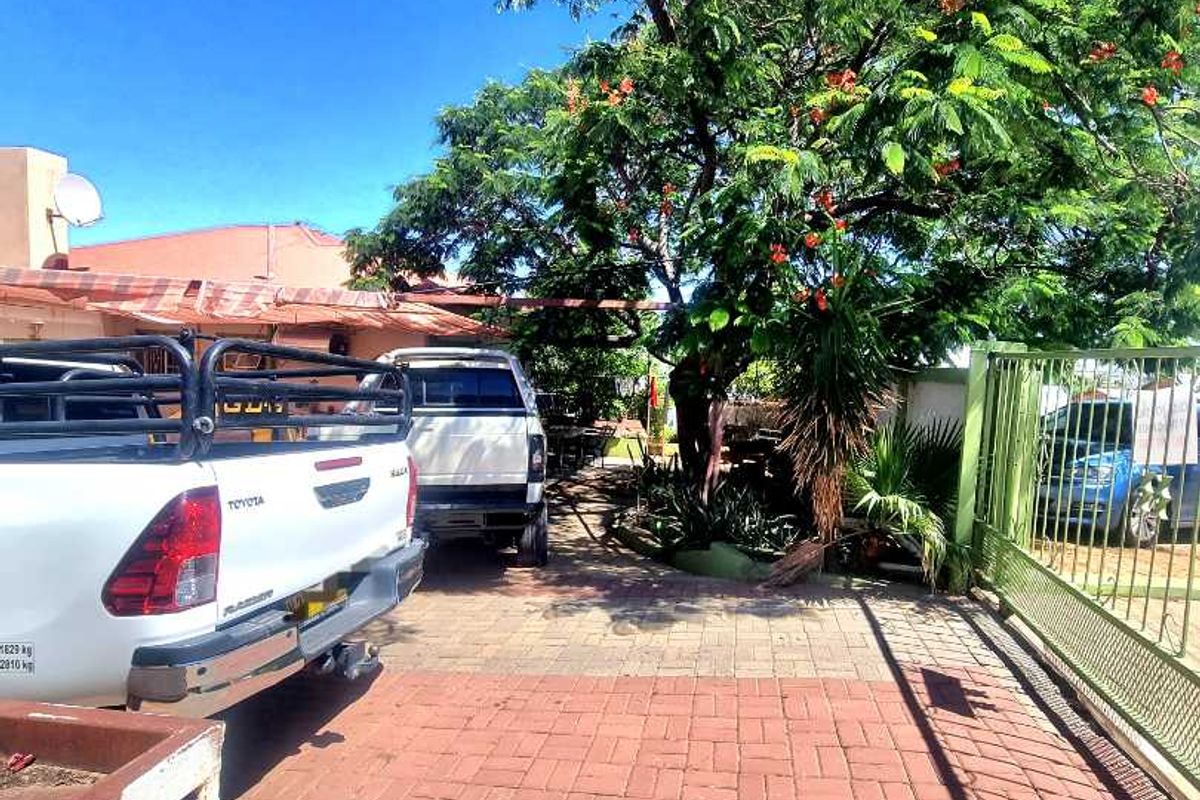 HOUSE FOR SALE IN WINDHOEK NORTH - Photo 2