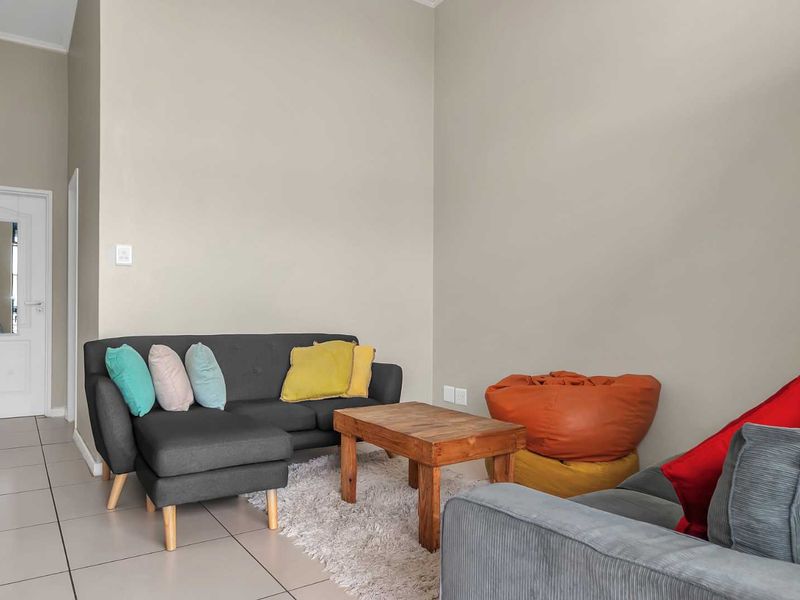 IMMACULATE 1 BEDROOM APARTMENT FOR SALE IN FOURWAYS - Photo 4