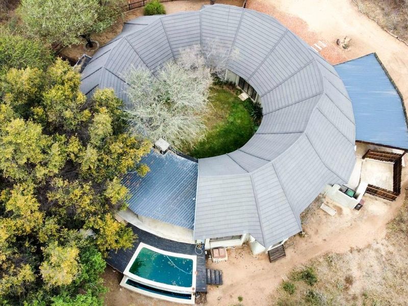 Spectacular Family Home in Raptors View