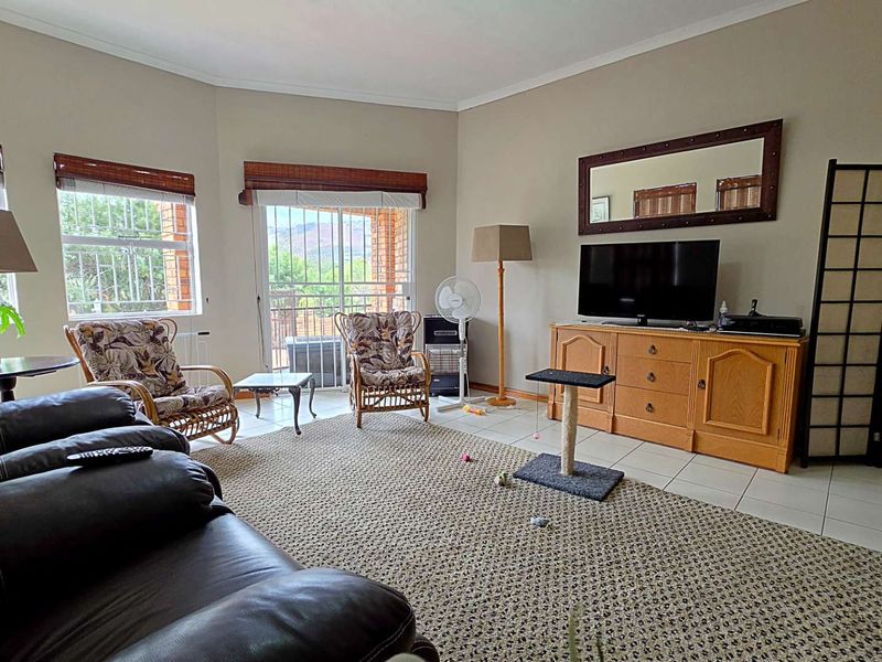 4 Bedroom House for Sale in Bassonia - Photo 9