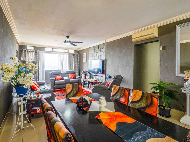 Spacious home - Photo 2