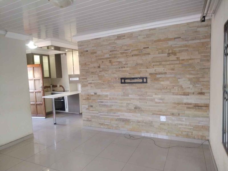 3 bedrooms house to rent in Soshanguve VV - Photo 2