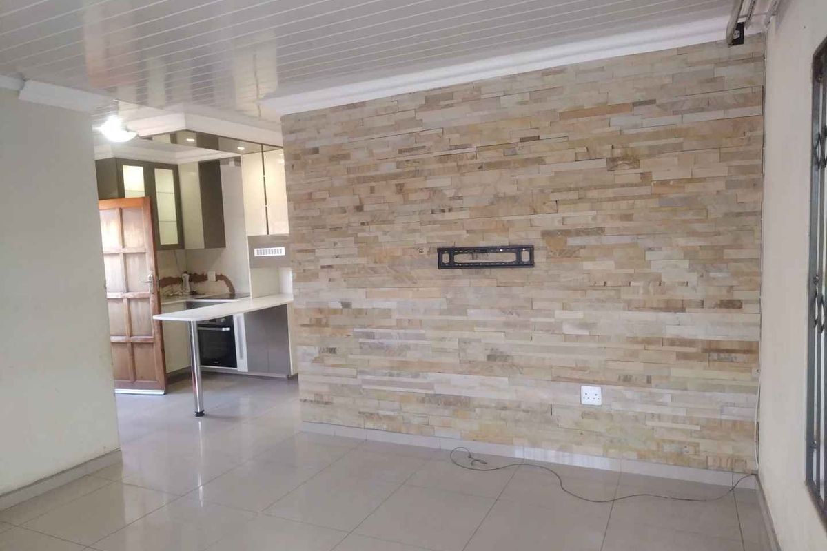 3 bedrooms house to rent in Soshanguve VV - Photo 2