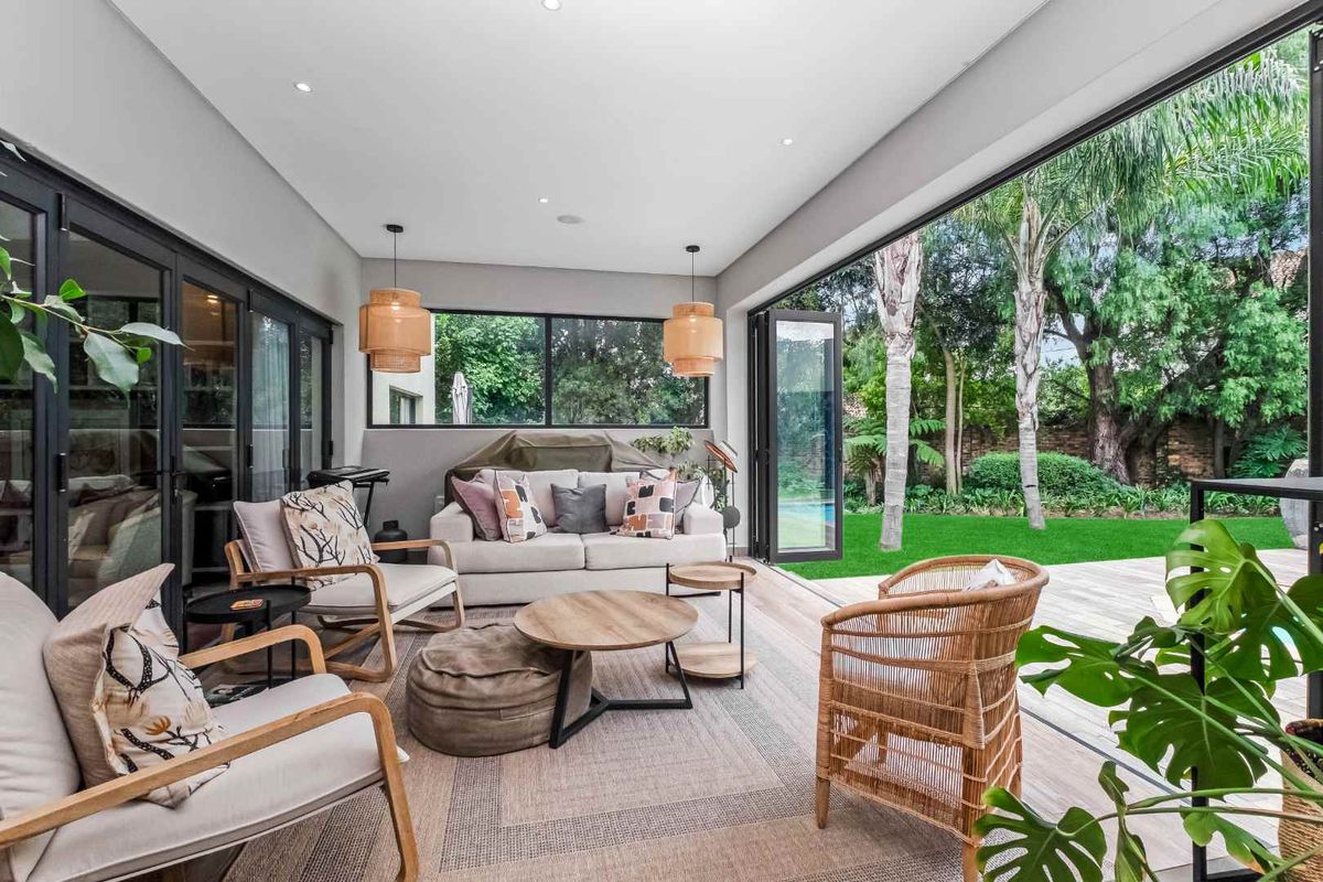 MAGNIFICENT FURNISHED HOME - Photo 2