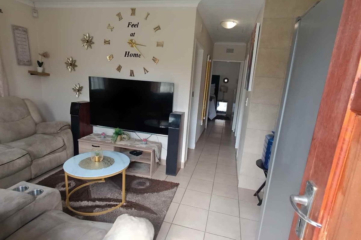 "Secure Estate Living: 3-Bed, Ready to Move In!" - Photo 5