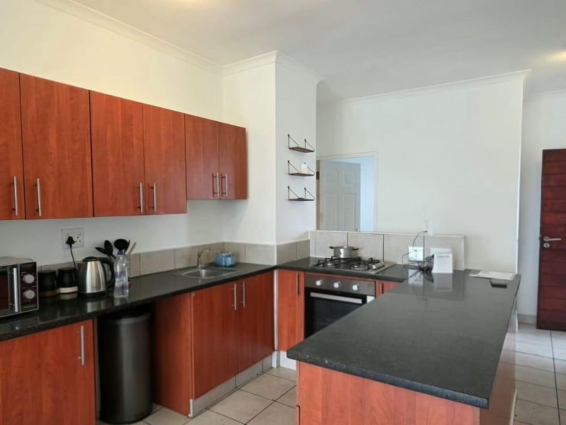 Modern 3-Bedroom Apartment with Breathtaking Ocean Views - Photo 3